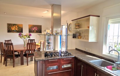 Resale - House - Detached Villa - Estepona - Estepona Centro