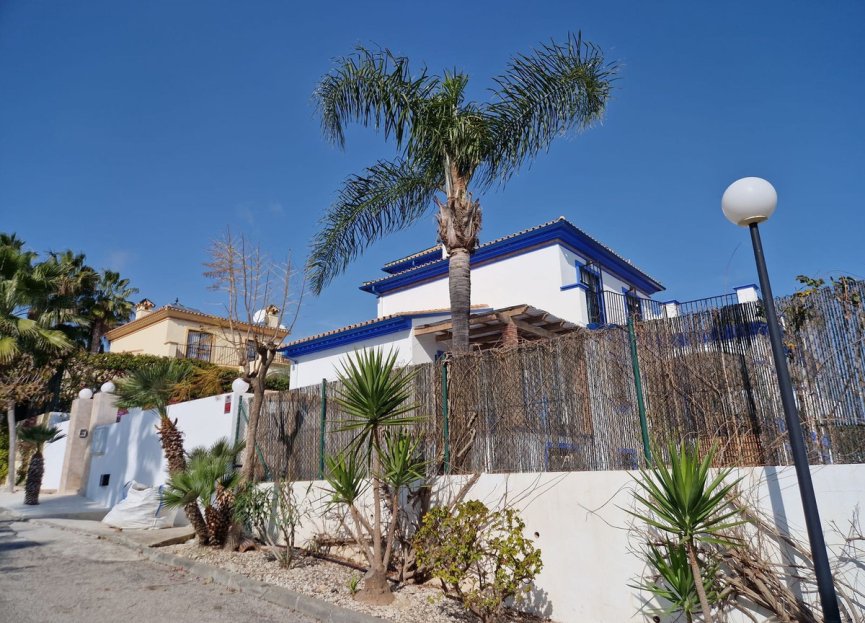 Resale - House - Detached Villa - Estepona - Estepona Centro