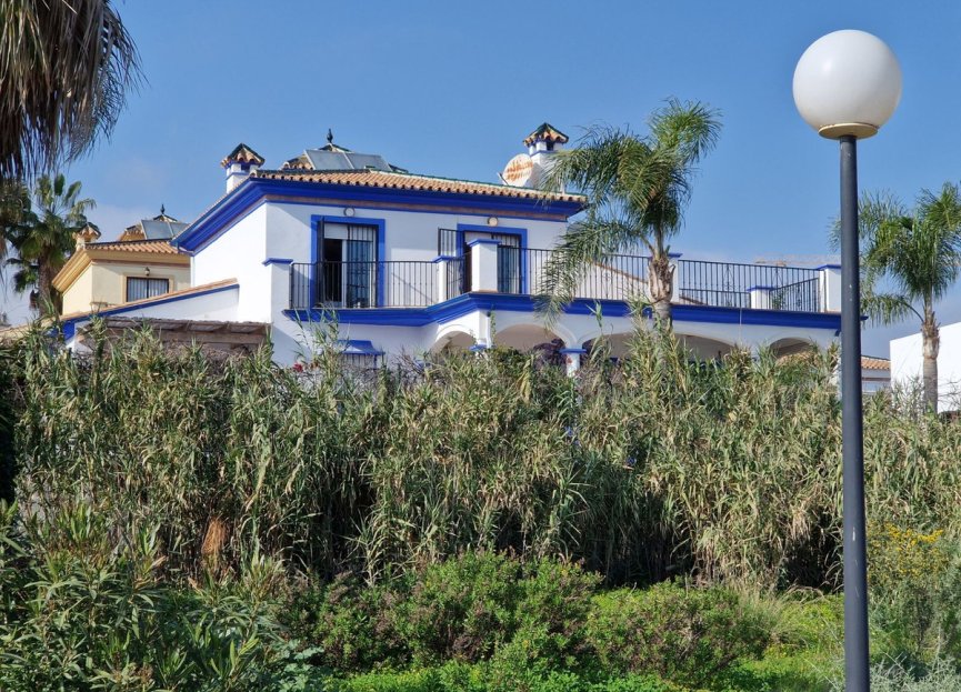 Resale - House - Detached Villa - Estepona - Estepona Centro