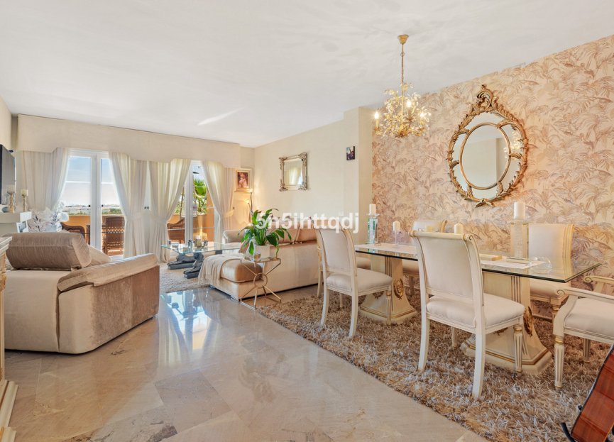 Resale - Apartment - Middle Floor Apartment - Marbella - Nueva Andalucia