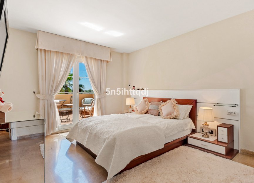 Resale - Apartment - Middle Floor Apartment - Marbella - Nueva Andalucia