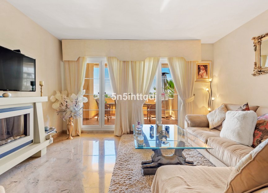 Resale - Apartment - Middle Floor Apartment - Marbella - Nueva Andalucia