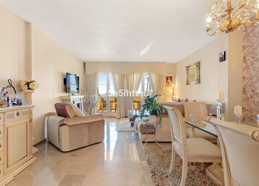 Resale - Apartment - Middle Floor Apartment - Marbella - Nueva Andalucia