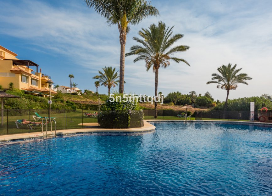 Resale - Apartment - Middle Floor Apartment - Marbella - Nueva Andalucia