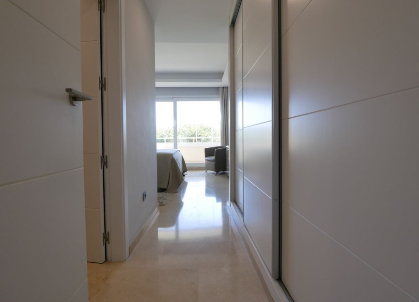 Resale - Apartment - Middle Floor Apartment - Marbella - Cabopino