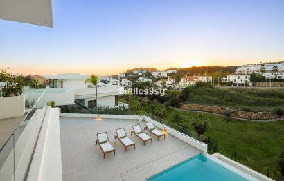 Resale - House - Detached Villa - Estepona - Estepona Centro