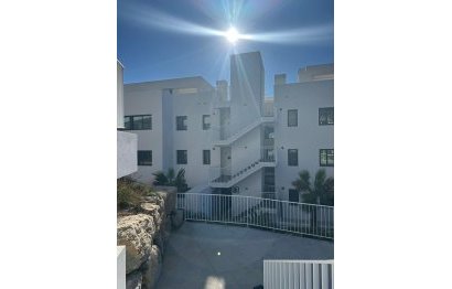 Resale - Apartment - Middle Floor Apartment - Estepona - Estepona Centro