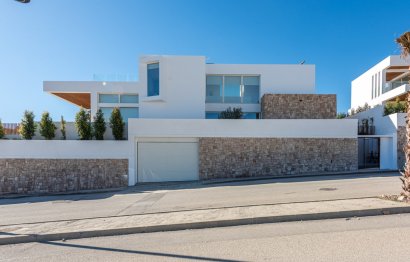 Resale - House - Detached Villa - Fuengirola - Fuengirola Centro