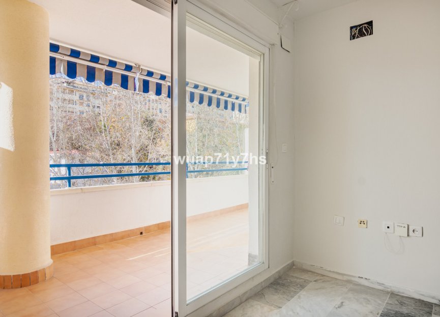 Resale - Apartment - Middle Floor Apartment - Marbella - Marbella Centro