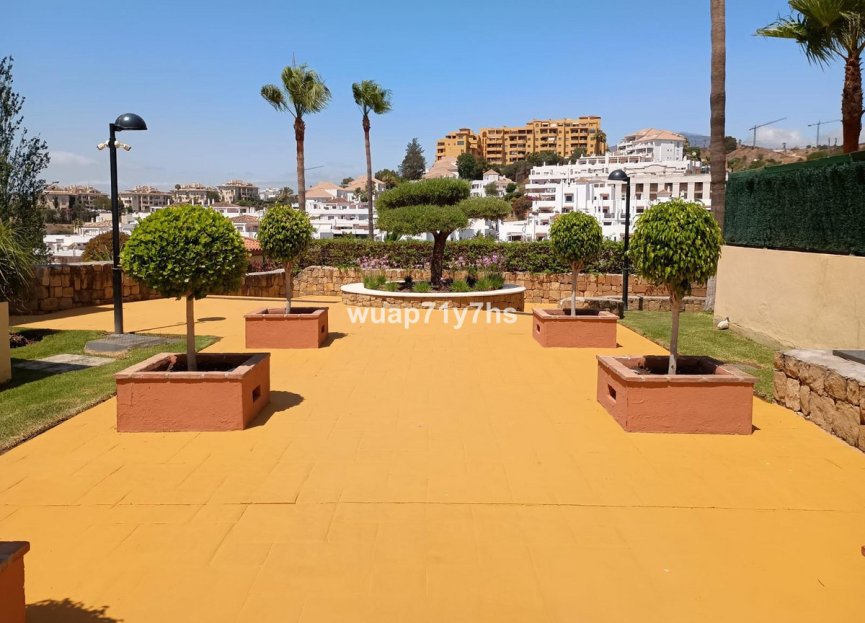 Resale - Apartment - Middle Floor Apartment - Estepona - Estepona Centro