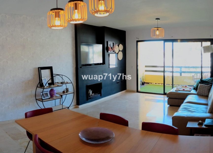 Resale - Apartment - Middle Floor Apartment - Estepona - Estepona Centro