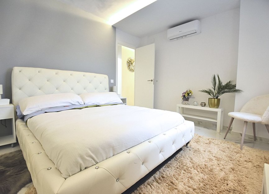 Resale - Apartment - Top Floor Apartment - Marbella - Marbella Centro