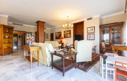 Resale - Apartment - Middle Floor Apartment - Marbella - Nueva Andalucia