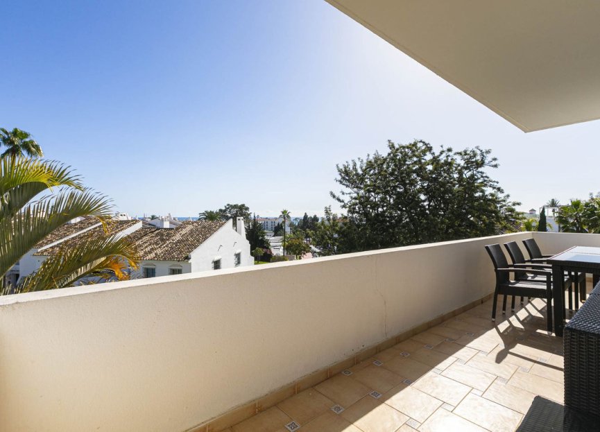 Resale - Apartment - Middle Floor Apartment - Marbella - Nueva Andalucia