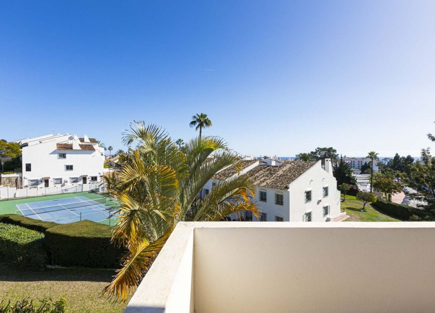 Resale - Apartment - Middle Floor Apartment - Marbella - Nueva Andalucia