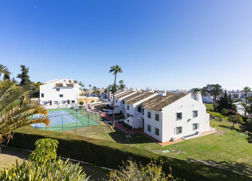 Resale - Apartment - Middle Floor Apartment - Marbella - Nueva Andalucia