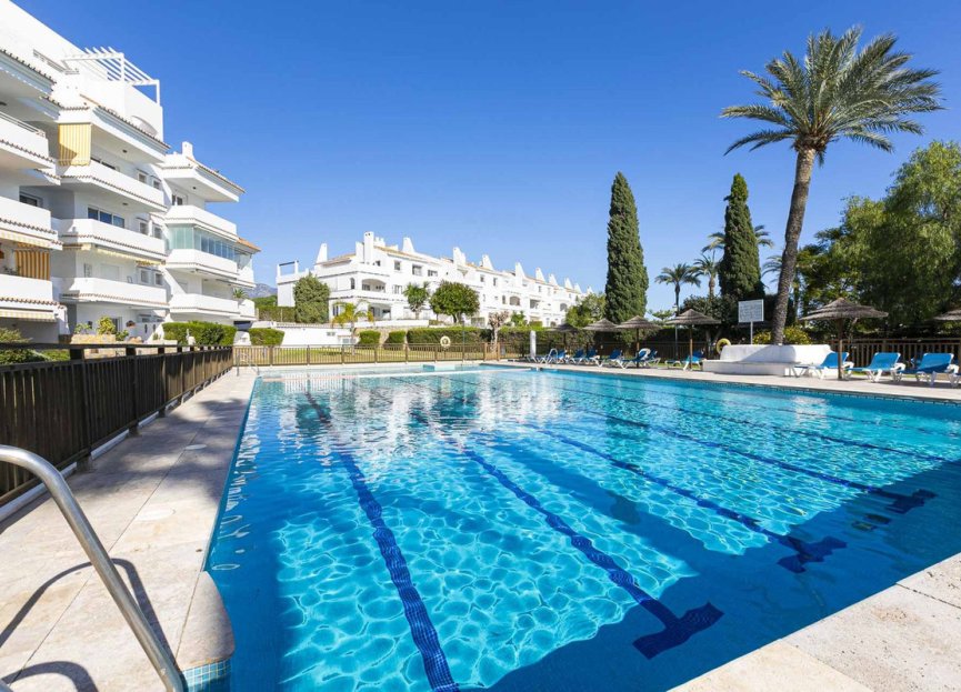 Resale - Apartment - Middle Floor Apartment - Marbella - Nueva Andalucia