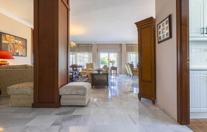 Resale - Apartment - Middle Floor Apartment - Marbella - Nueva Andalucia