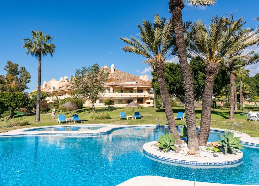 Resale - Apartment - Middle Floor Apartment - Marbella - Nueva Andalucia