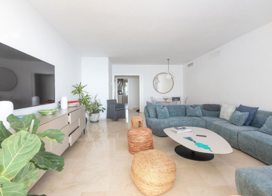 Resale - Apartment - Middle Floor Apartment - Estepona - Estepona Centro