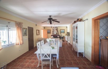 Resale - House - Finca - Cortijo - Estepona - Estepona Centro