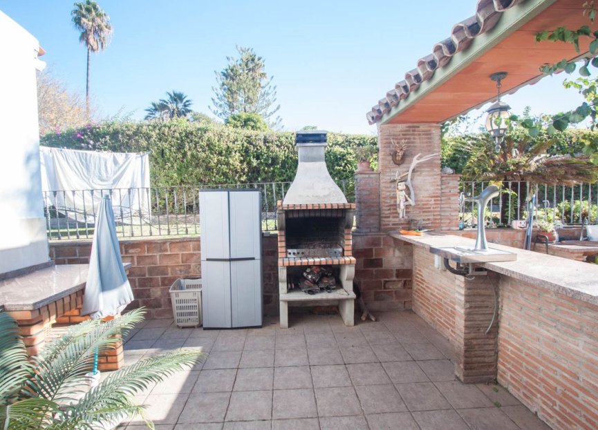 Resale - House - Finca - Cortijo - Estepona - Estepona Centro