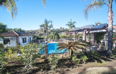 Resale - House - Finca - Cortijo - Estepona - Estepona Centro