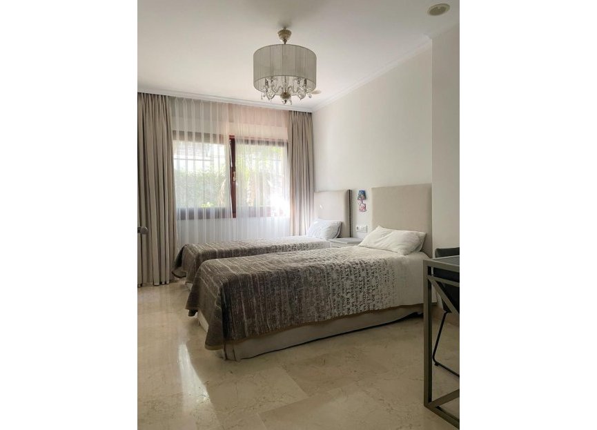 Resale - Apartment - Ground Floor Apartment - Marbella - The Golden Mile