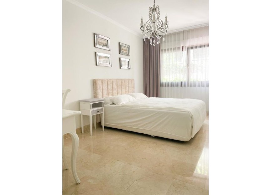 Resale - Apartment - Ground Floor Apartment - Marbella - The Golden Mile