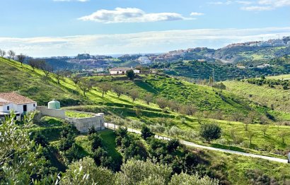 Resale - Plot - Land with Ruin - Mijas - La Cala