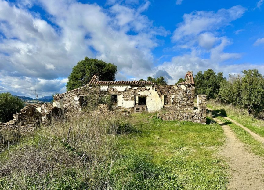 Resale - Plot - Land with Ruin - Mijas - La Cala