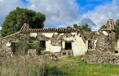 Resale - Plot - Land with Ruin - Mijas - La Cala