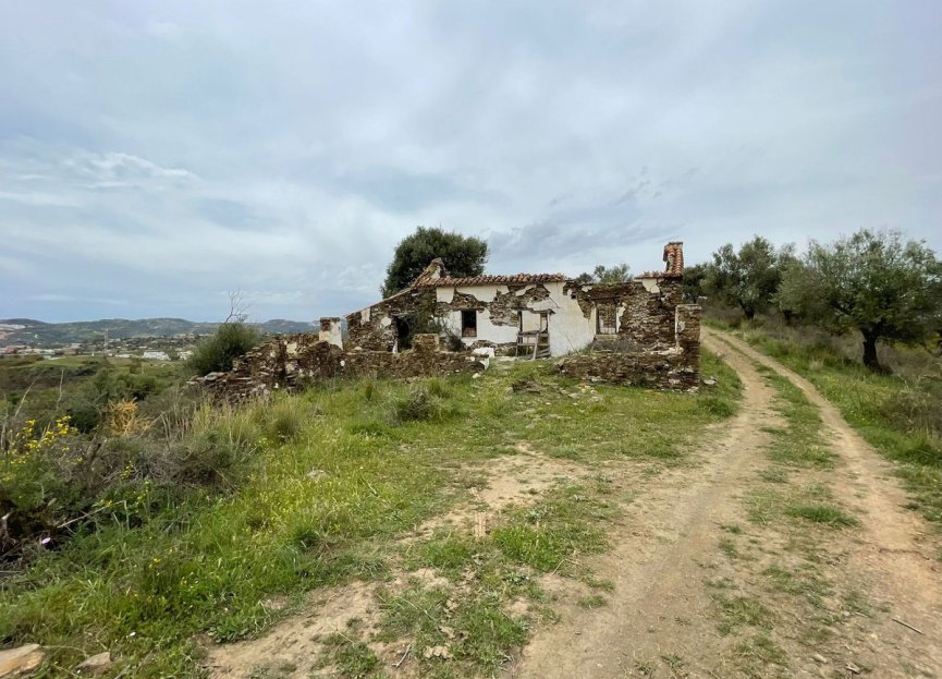 Resale - Plot - Land with Ruin - Mijas - La Cala