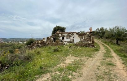 Resale - Plot - Land with Ruin - Mijas - La Cala