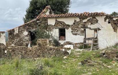 Resale - Plot - Land with Ruin - Mijas - La Cala