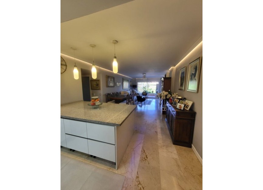 Resale - Apartment - Middle Floor Apartment - Marbella - Guadalmina Alta