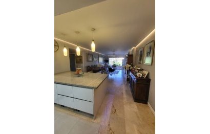 Resale - Apartment - Middle Floor Apartment - Marbella - Guadalmina Alta