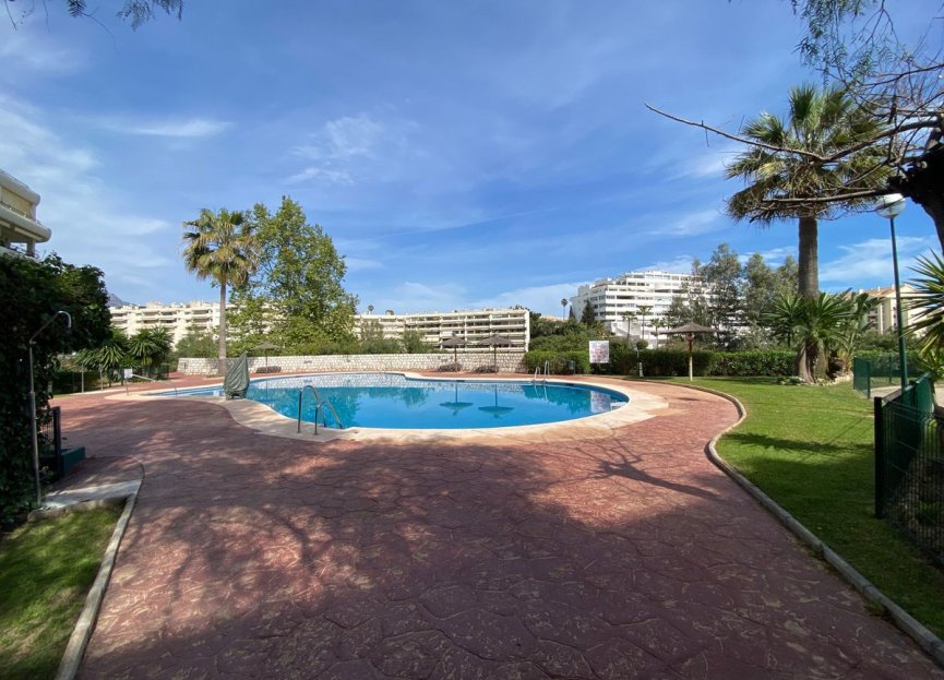 Resale - Apartment - Middle Floor Apartment - Marbella - Guadalmina Alta