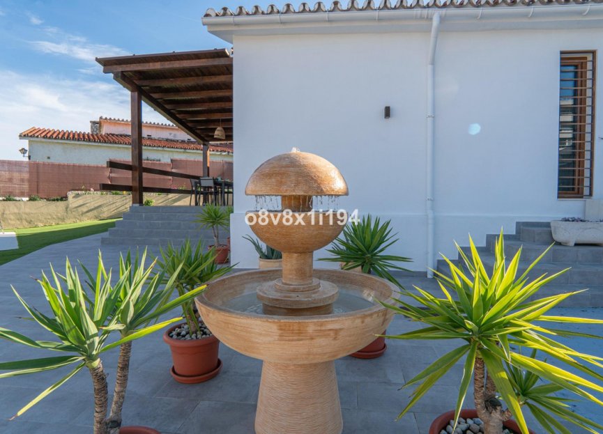 Resale - House - Detached Villa - Benalmádena - Benalmadena Costa