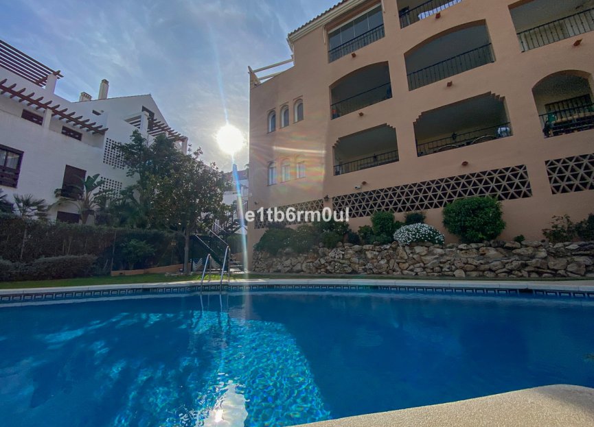 Resale - Apartment - Middle Floor Apartment - Marbella - Nueva Andalucia