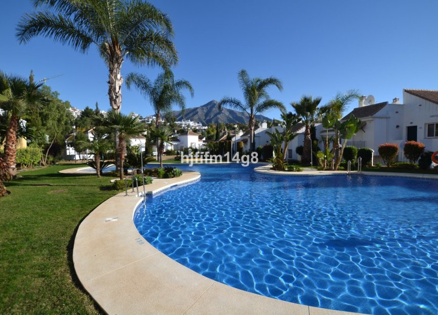 Resale - Apartment - Middle Floor Apartment - Marbella - Nueva Andalucia