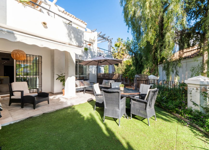 Resale - Apartment - Middle Floor Apartment - Marbella - Nueva Andalucia