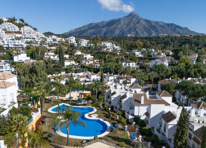 Resale - Apartment - Middle Floor Apartment - Marbella - Nueva Andalucia