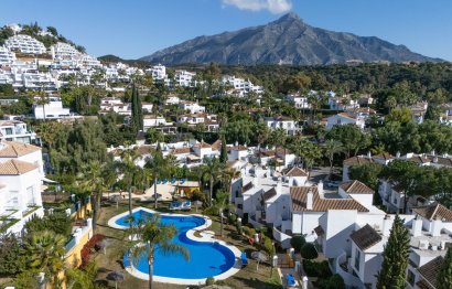 Resale - Apartment - Middle Floor Apartment - Marbella - Nueva Andalucia