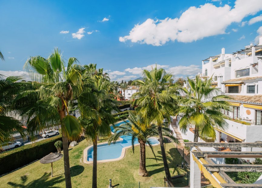 Resale - Apartment - Middle Floor Apartment - Marbella - Nueva Andalucia