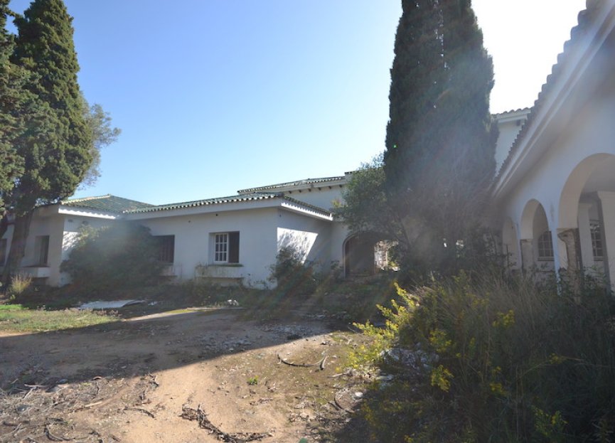 Resale - Plot - Land with Ruin - Marbella - Nagüeles