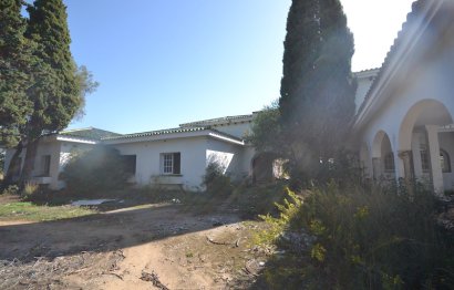 Resale - Plot - Land with Ruin - Marbella - Nagüeles