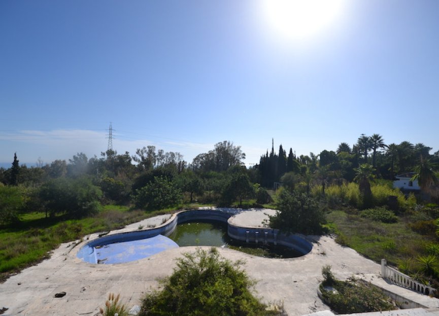 Resale - Plot - Land with Ruin - Marbella - Nagüeles