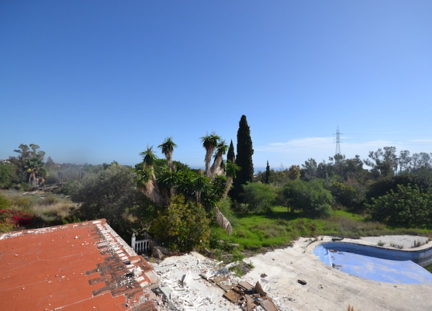 Resale - Plot - Land with Ruin - Marbella - Nagüeles