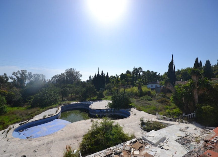 Resale - Plot - Land with Ruin - Marbella - Nagüeles